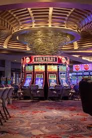 Tampilan permainan slot Aviator dan Sweet Bonanza di platform nexwin77